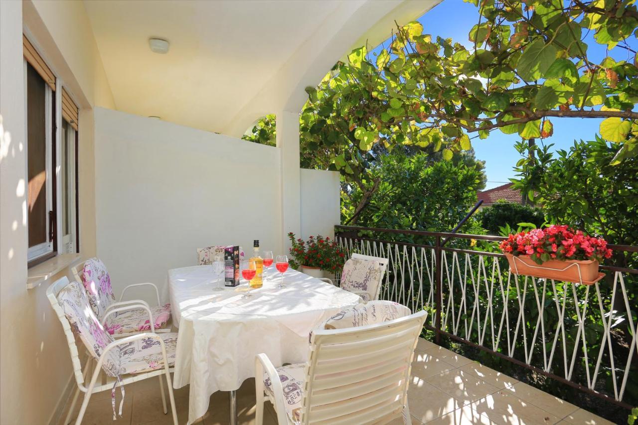 Apartments By The Sea Seget Donji, Trogir - 2029 Экстерьер фото